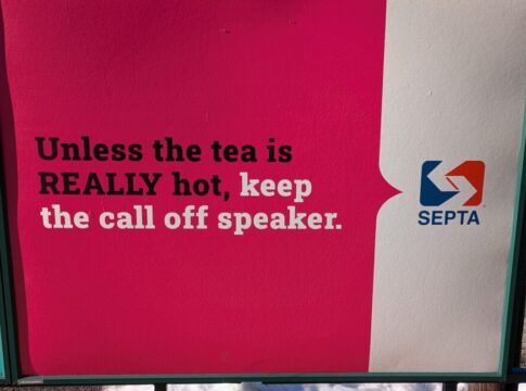 公共の場でのスピーカーフォン利用、なぜ増えている？その背景とマナーを考える